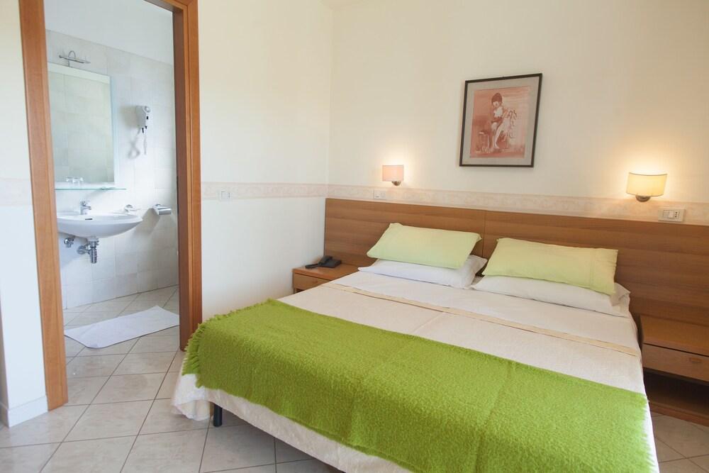 Hotel Lido Vasto Exterior photo